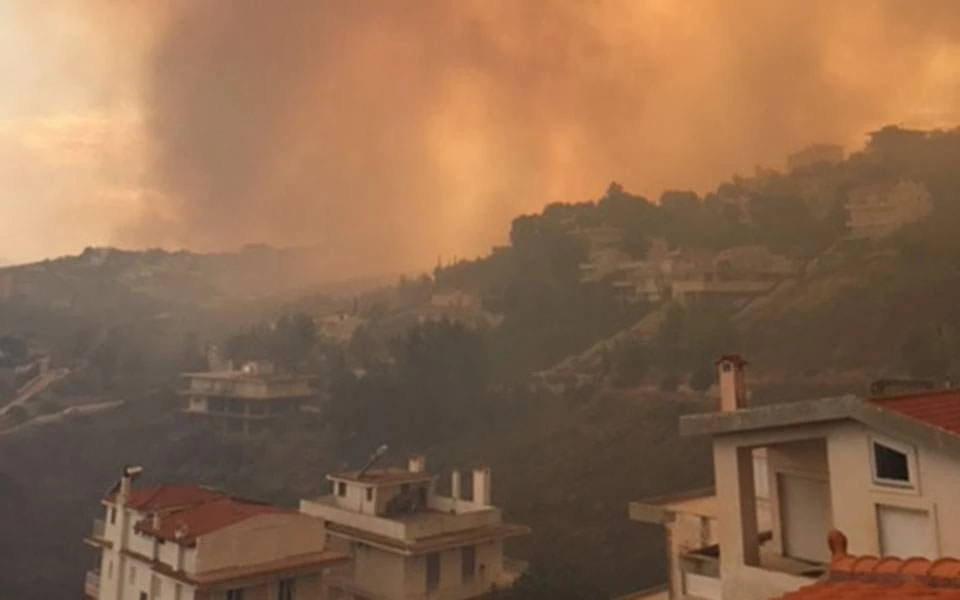 Δήμαρχος Πεντέλης: Έπρεπε να εκκενώσουν εγκαίρως – Το να βλέπεις καμένα πιτσιρίκια μαζί με τους γονείς είναι ασυγχώρητο (βίντεο)